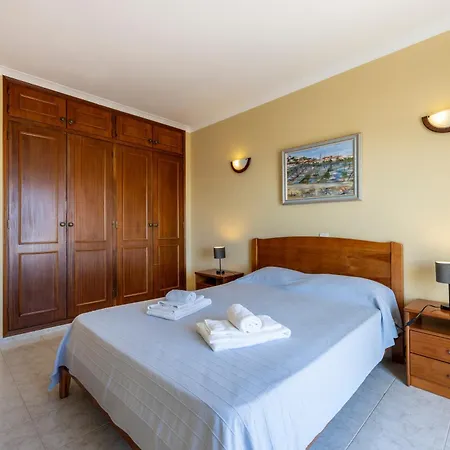 Apartment Meia Praia *